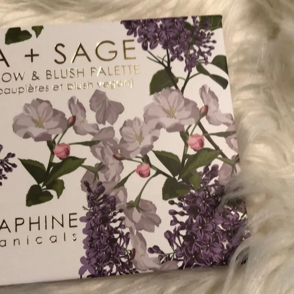 Seraphine Botanicals 6 Eyeshadows and 2 Blushs Palette New in Box